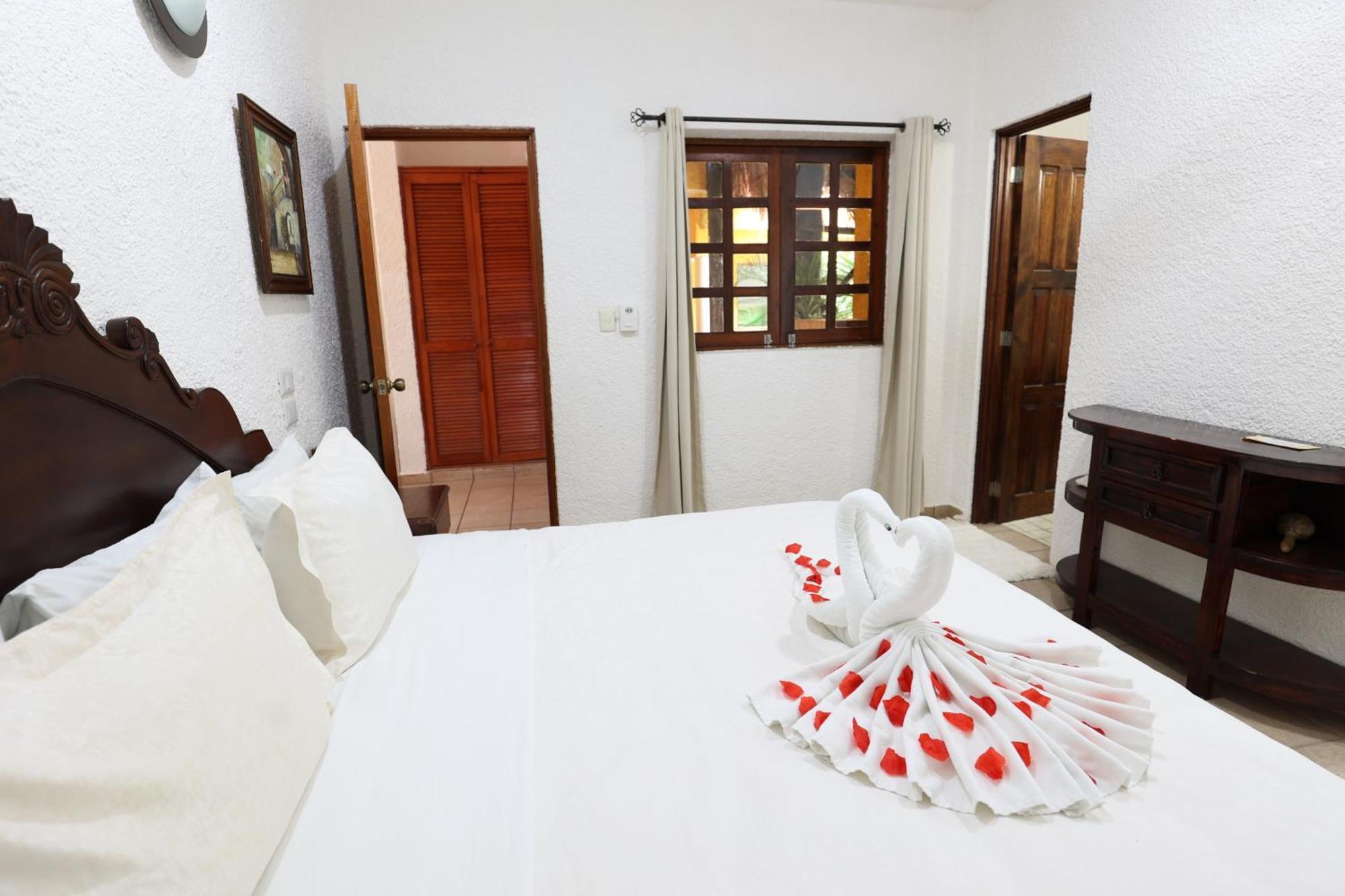 Hotel Bosque Caribe, 5Th Av. Zone بلايا ديل كارمن المظهر الخارجي الصورة