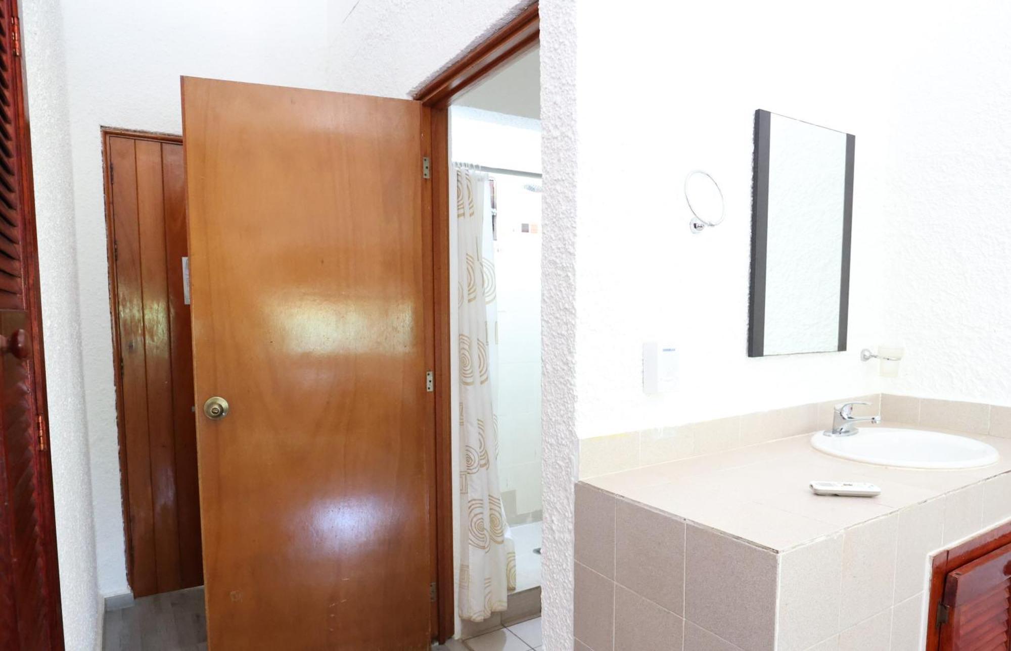 Hotel Bosque Caribe, 5Th Av. Zone بلايا ديل كارمن المظهر الخارجي الصورة