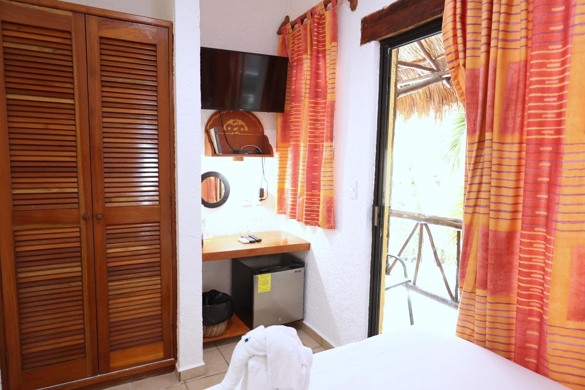 Hotel Bosque Caribe, 5Th Av. Zone بلايا ديل كارمن المظهر الخارجي الصورة