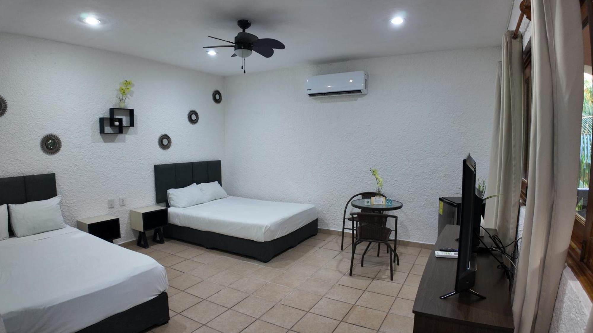Hotel Bosque Caribe, 5Th Av. Zone بلايا ديل كارمن المظهر الخارجي الصورة