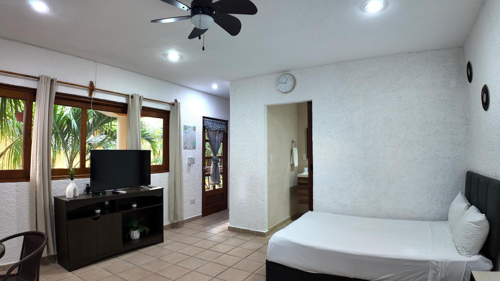 Hotel Bosque Caribe, 5Th Av. Zone بلايا ديل كارمن المظهر الخارجي الصورة